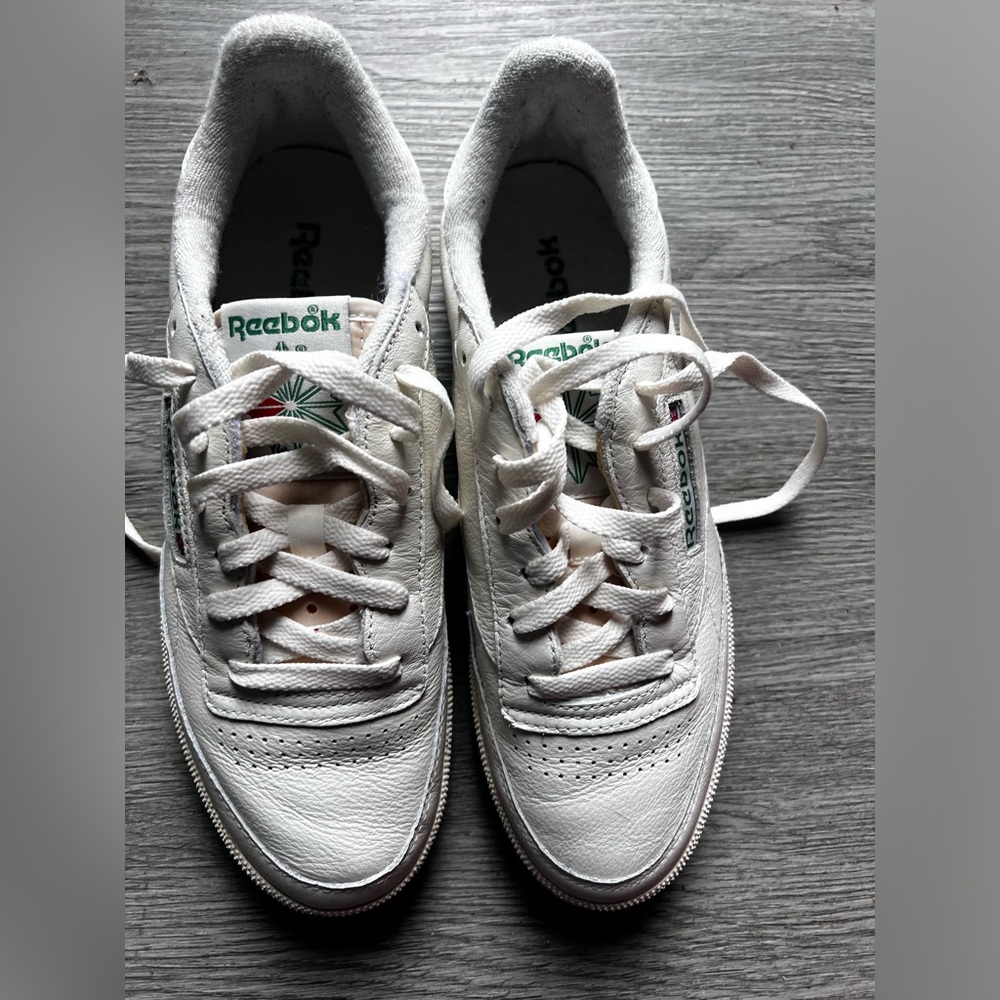 REEBOK - Women Club Vintage size 9
